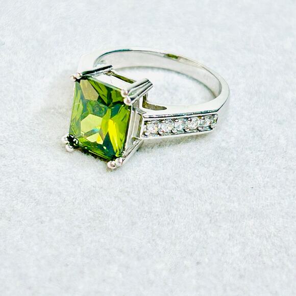 Peridot Tone Emerald Cut Center Stone CZ Accents Silver Tone Ring Size 7 - Picture 4 of 4